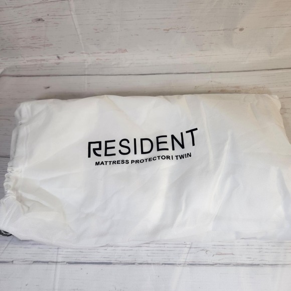 Resident Mattress Protector Twin Size Waterproof Bed Cover - White - Picture 1 of 2